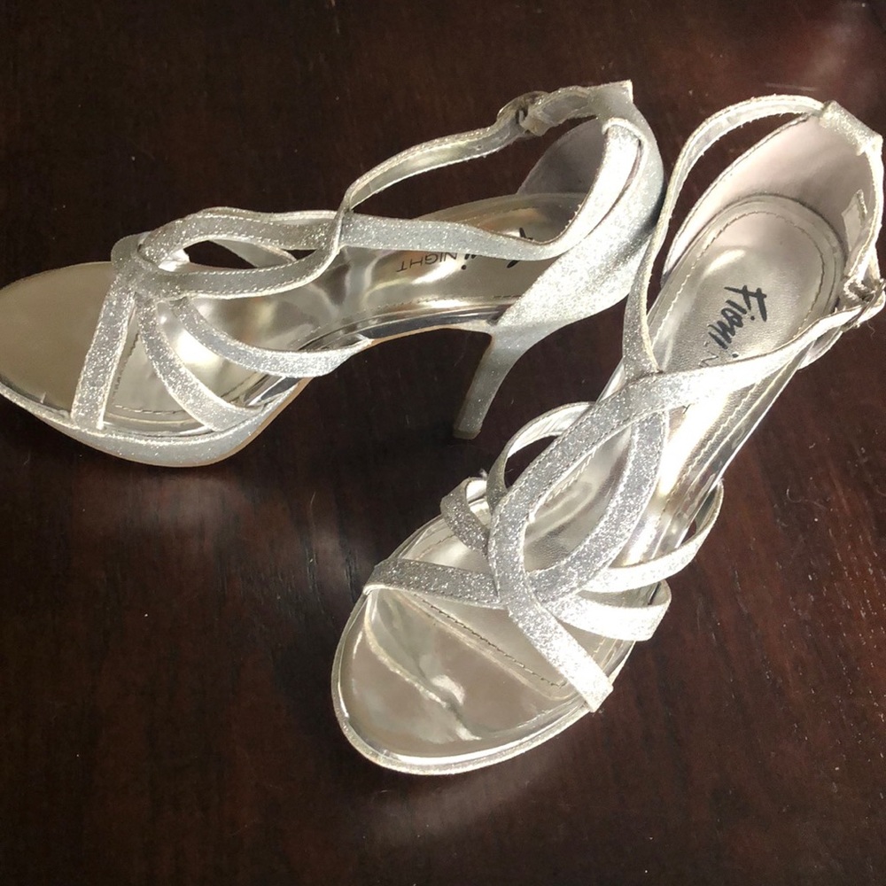 Formal silver heel 4”